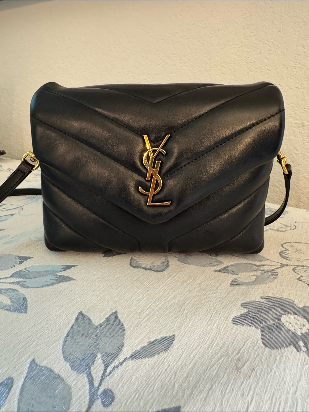 Authentic YSL Quilted Calfskin Toy Loulou Crossbody Bag Black/gold hardware